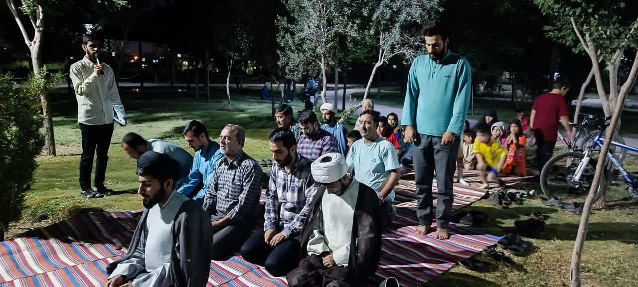 اقامه نماز جماعت در بوستان درخشان به صورت هفتگی