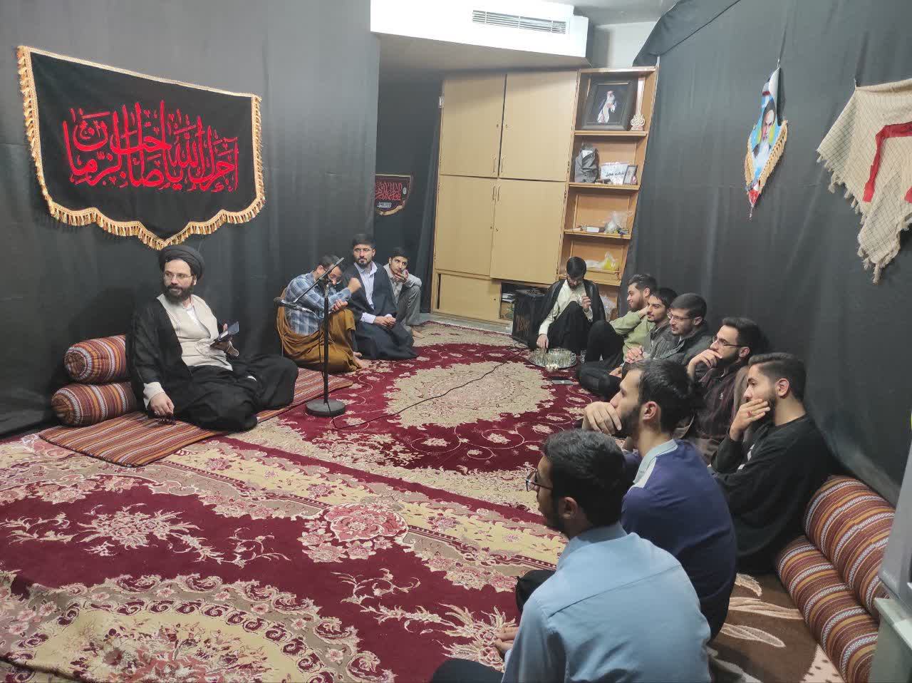 برگزاری جلسه سخنرانی و توسل با حضور حجت‌الاسلام سید احسان حسینی در حجره شهدا